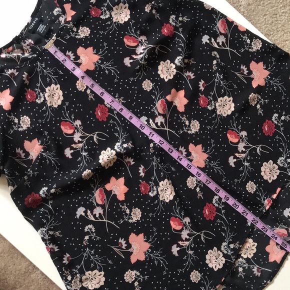 Torrid- Navy blue-Pink floral blouse- 1 - Picture 4 of 8